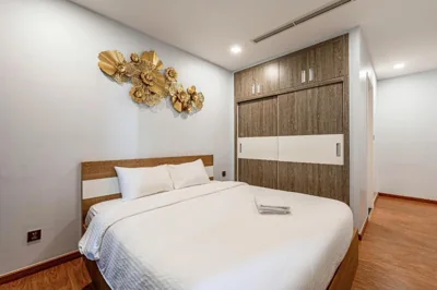 Dreizimmer-Apartment mit Balkon — Vinhomes Landmark Luxury Apartment Since 2025